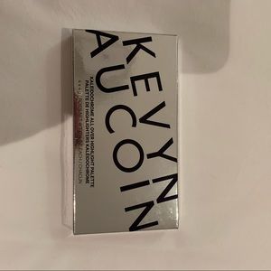 NEW KEVYN AUCOIN
Kaleidochrome All Over Palette
